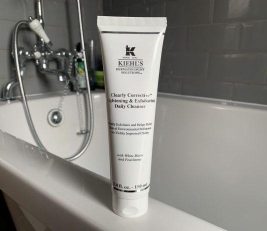 Review sữa rửa mặt Kiehl’s Clearly Corrective Brightening & Exfoliating Cleanser: Làm sạch sâu và sáng da Kiehl s Clearly Corrective Brightening & Exfoliating Cleanser