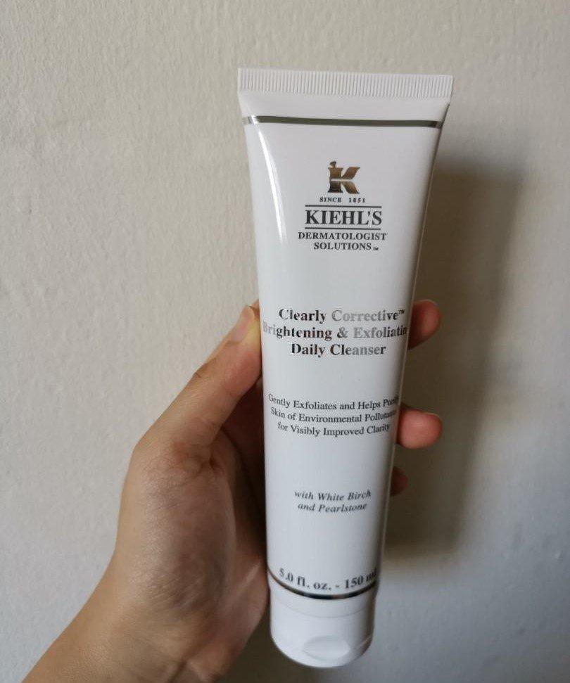 Kiehl's Clearly Corrective Brightening & Exfoliating Cleanser (ảnh: Internet)