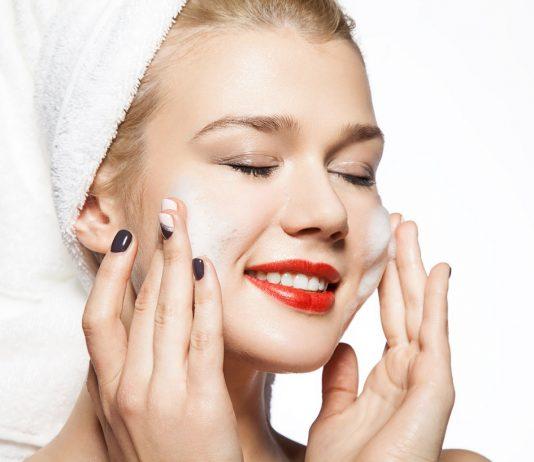 sữa rửa mặt trị mụn