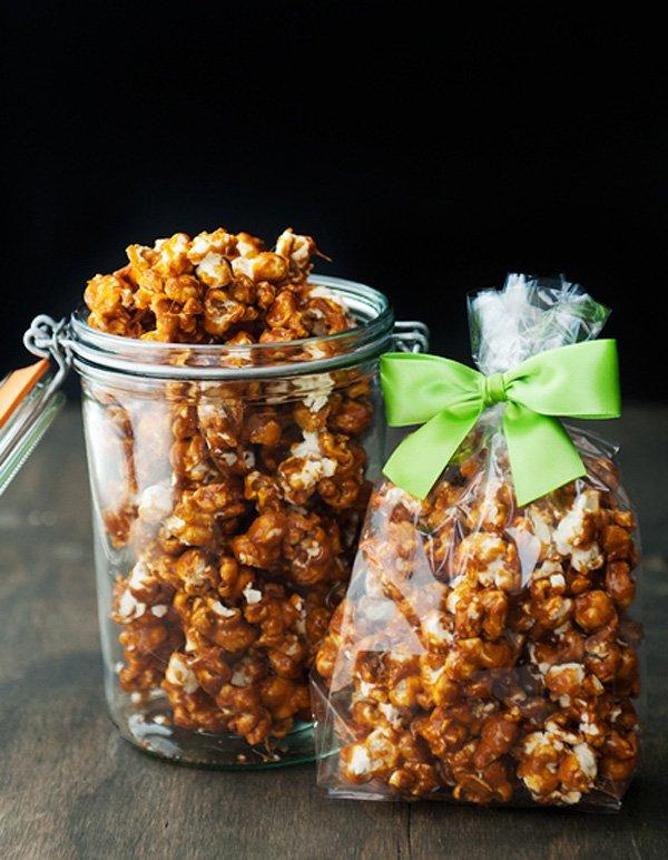 Bắp rang bơ caramen có thể trở thành những gói quà xinh xắn dành tặng bạn bè, người thân (Ảnh: Internet)