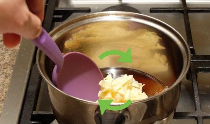 Đun hỗn hợp khoảng 5-7 phút đến khi sôi (Ảnh: Internet)