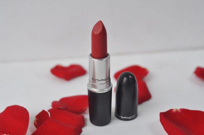 Thỏi son huyền thoại MAC Ruby Woo là thỏi son bất diệt mọi thời đại, sắc đỏ kiêu kỳ này cũng cực kỳ phù hợp cho một dịp như Valentine (nguồn: Internet).