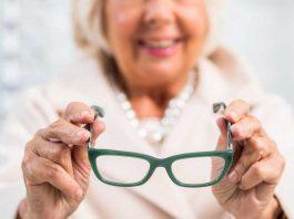 Thoái hóa điểm vàng là gì? Nguyên nhân và cách điều trị thoái hóa điểm vàng thoái hóa điểm vàng