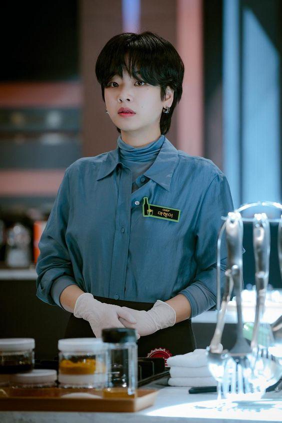 Ma Hyun Ji - Đầu bếp chuyển giới chịu nhiều tổn thương nhưng luôn mạnh mẽ, tỏa sáng, nhất là khi nấu ăn.
