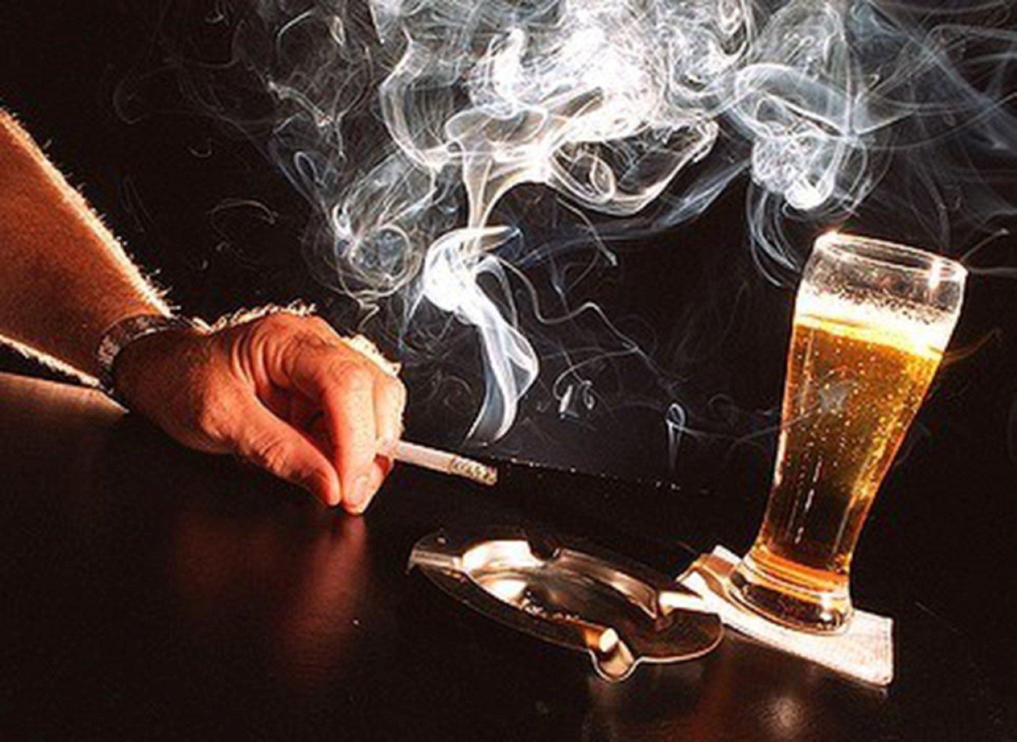 Rươu, bia và thuốc lá làm bệnh mỡ máu cao thêm trầm trọng