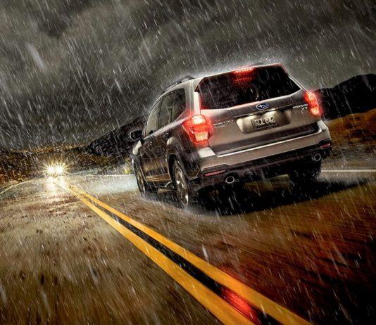 Xe gầm cao đi trong mùa mưa