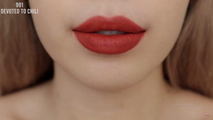 Devoted To Chili là sắc đỏ gạch trendy, cũng là màu son được yêu thích nhất trong cả bảng màu. (nguồn: Internet)