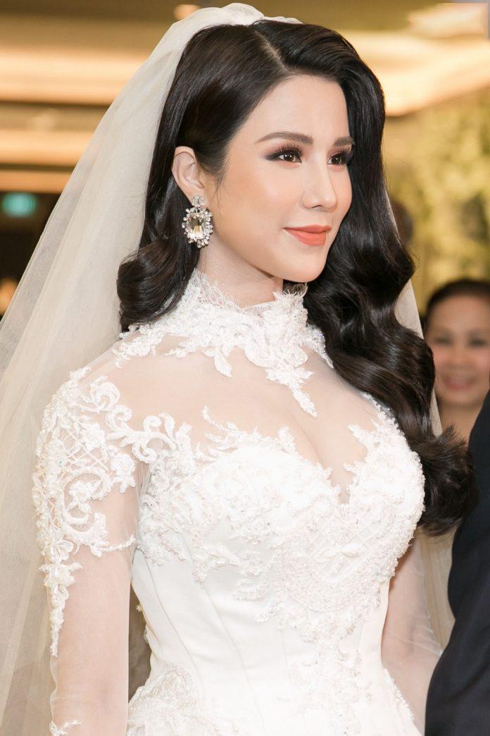 Tóc uốn xoăn gợn sóng