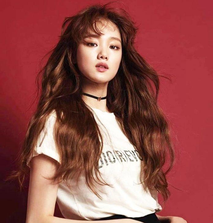 Cô nàng Lee Sung Kyung cá tính với mái tóc màu nâu đồng (Ảnh: Internet)