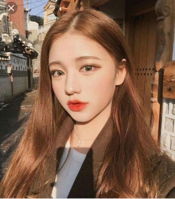 Dù có tạo kiểu tóc hay không thì màu sắc này cũng khiến cho bạn trông trẻ ra vài tuổi (Ảnh: Internet)