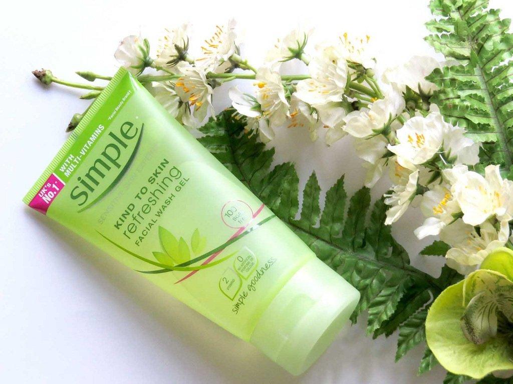 Review sữa rửa mặt Simple Kind To Skin Refreshing Facial Wash Gel