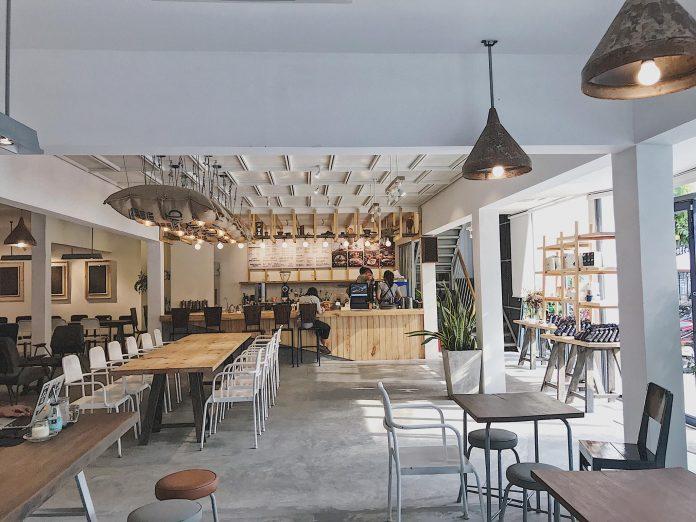 Không gian rộng rãi bên trong Là việt cafe (Nguồn: Internet)