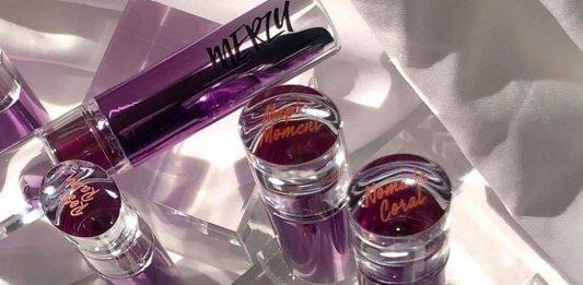 Review son Merzy Aurora Dewy Tint: thỏi son ánh nhũ siêu lỳ nhìn là mê ly Merzy Aurora Dewy Tint lấy sắc tím mơ mộng làm chủ đạo. (nguồn: Internet)