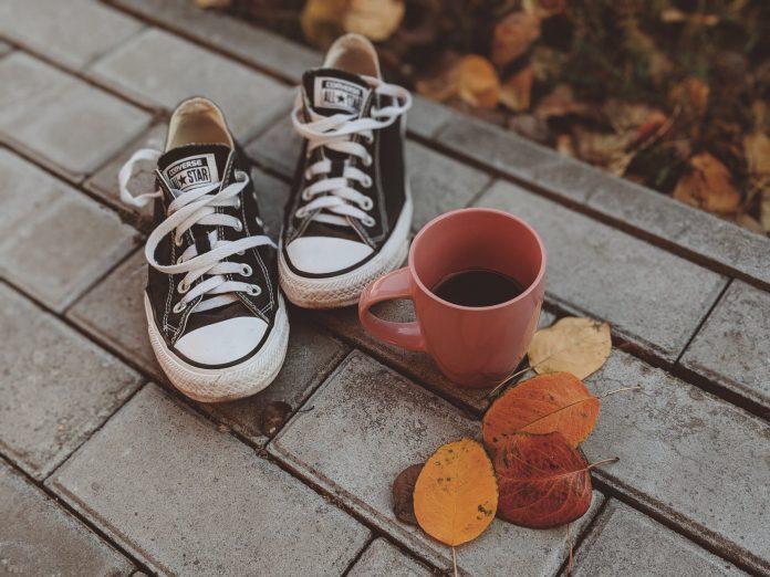 Mùi hôi do giày cũng là vấn đề ảnh hưởng đến hương thơm của cơ thể