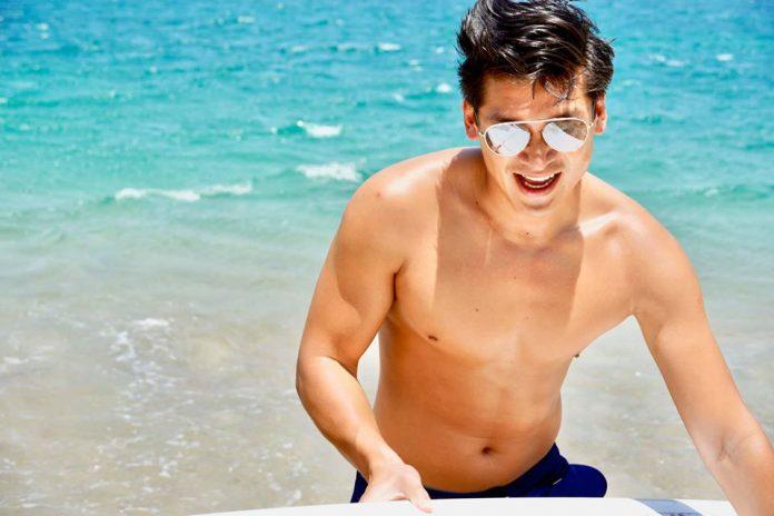 Có người yêu đẹp trai đương nhiên phải khoe rồi. (Ảnh: Internet)