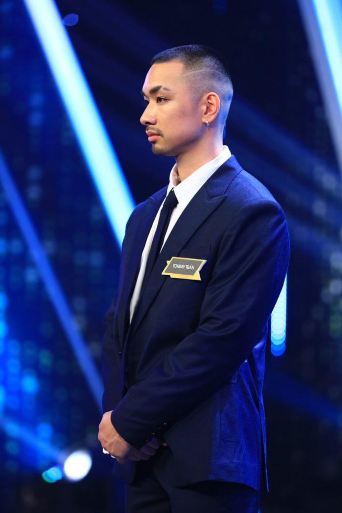 Tommy Trần sau khi bị nữ chính loại đã come out là bisexual tại Người Ấy Là Ai tập 4. (Ảnh: Internet)