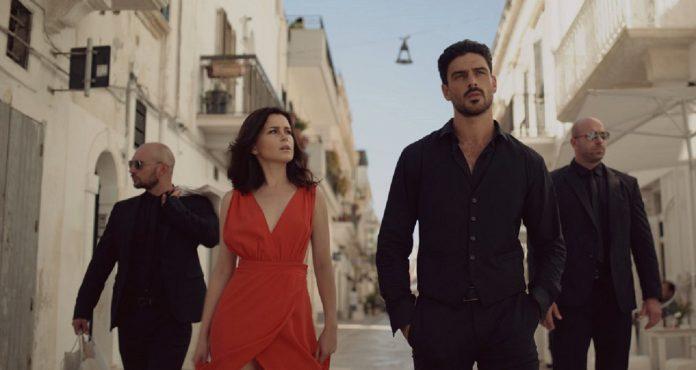 Cuộc dạo chơi bất đăc dĩ.