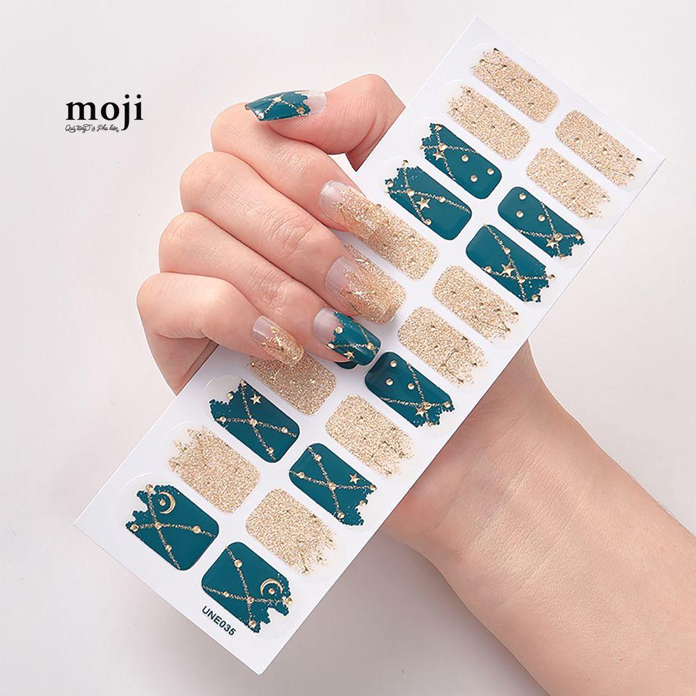 Còn đây là mẫu dán móng tay Moji lấp lánh, sang trọng cho các nàng yêu thích blink blink. (ảnh: Internet)