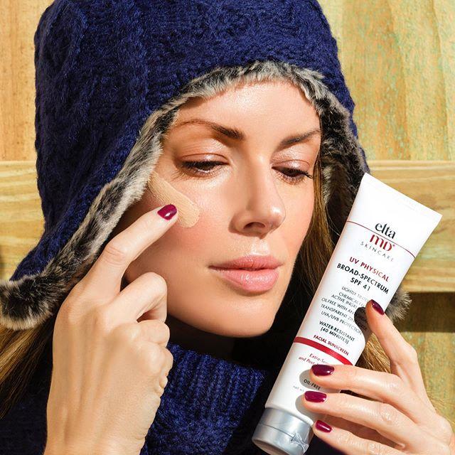 Sử dụng kem chống nắng Elta MD UV Physical Broad-spectrum SPF 41 mỗi buổi sáng (Nguồn: Internet) Sử dụng kem chống nắng Elta MD UV Physical Broad-spectrum SPF 41 mỗi buổi sáng (Nguồn: Internet)