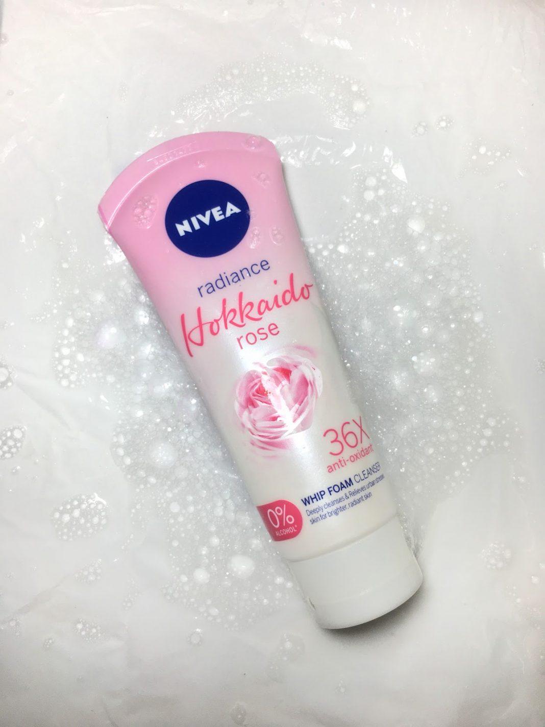 Sữa rửa mặt NIVEA Hokkaido Rose. (Ảnh: BlogAnChoi)