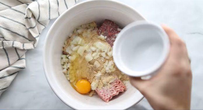 Trứng gà có tác dụng như chất keo giữ cho kết cấu thịt viên chắc hơn. (Nguồn: recipegirl.com)