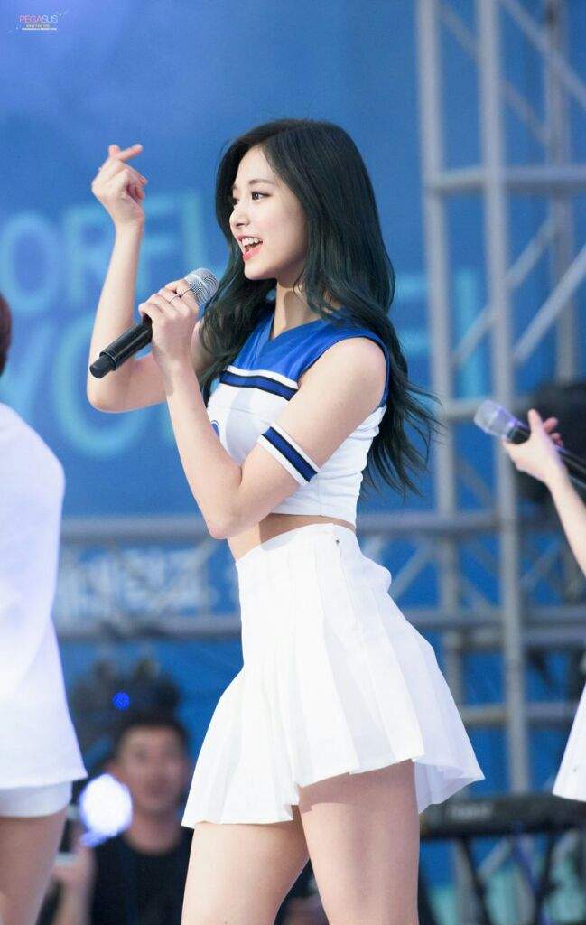 Kiểu tóc của Tzuyu thời Cheer up