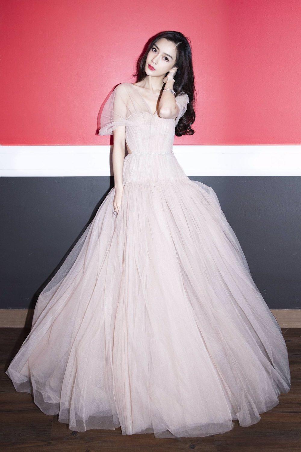 Hoá thân thành nàng công chúa tại MAMA 2018 trong bộ Haute Couture của Dior (Nguồn: Internet)