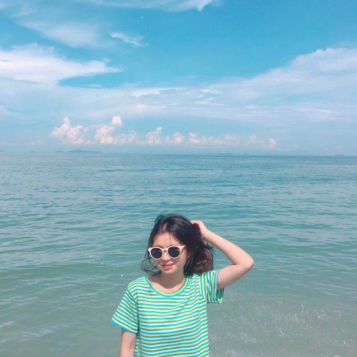 Biển Mũi Nai với một màu xanh biếc (Ảnh: Instagram nglemaiivii).