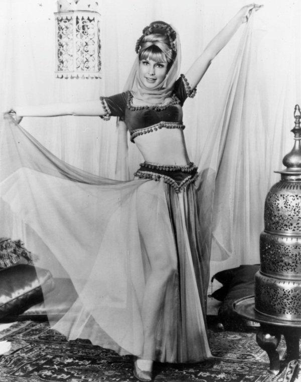 Barbara Eden trong trang phục tiêu biểu của điệu múa belly