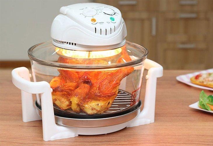 Bạn bật nhiệt độ lò nướng là 250 độ C trong 15 phút và trở đếu hai mặt sau cho gà vừa chín tới (Nguồn: Internet)