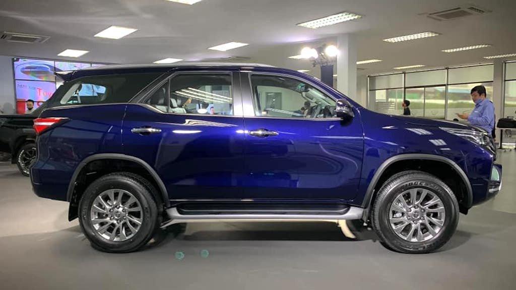 Phần thân Toyota Fortuner 2021 tiêu chuẩn