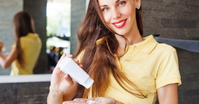 Một trong những công dụng của phấn rôm, giúp tóc bồng bềnh hơn.(Ảnh: Internet) Một trong những công dụng của phấn rôm, giúp tóc bồng bềnh hơn.(Ảnh: Internet)