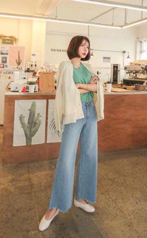 Một chiếc cardigan mỏng nhẹ vừa thêm xinh vừa là cứu cánh trong nhiều trường hợp Một chiếc cardigan mỏng nhẹ vừa thêm xinh vừa là cứu cánh trong nhiều trường hợp