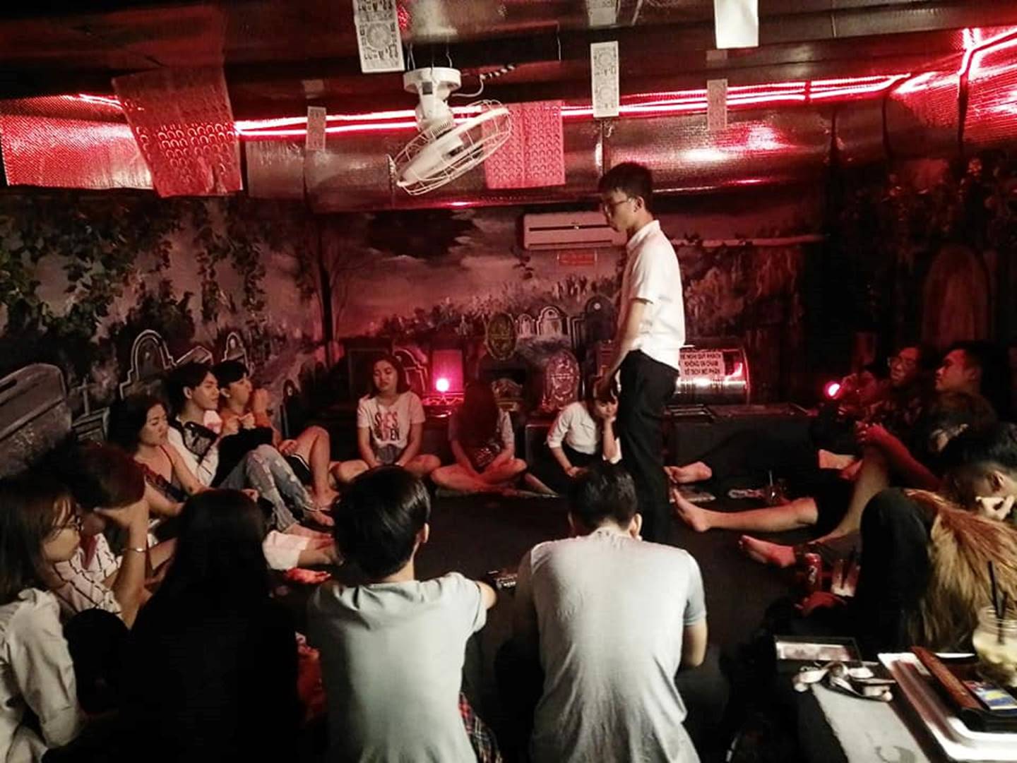 Một buổi chơi Ma Sói tại Âm Ty Quán. (Nguồn: Internet)