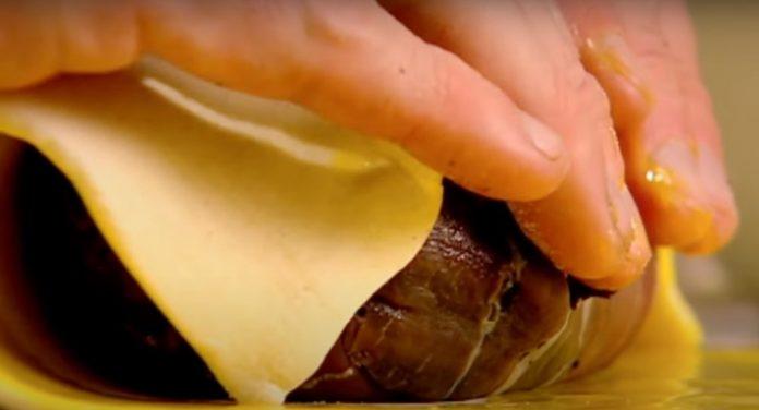 Cuộn sao cho thật chắc tay và thành phẩm cần có vẻ ngoài đẹp mắt (ảnh: internet)