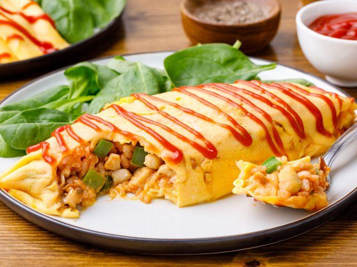 Cơm chiên trứng Omurice đơn giản, dễ làm, giàu dinh dưỡng và ăn là ghiền luôn.(Nguồn: Internet)