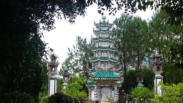 Tháp tại chùa Linh Sơn ( nguồn: Internet )