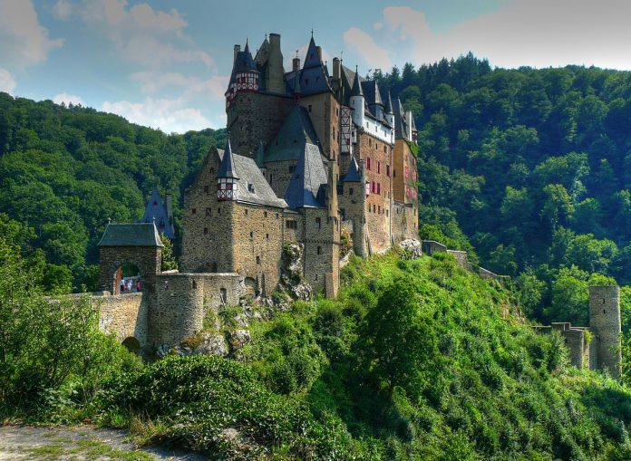 Lâu đài Burg Eltz, Wierschem (Ảnh: Internet)