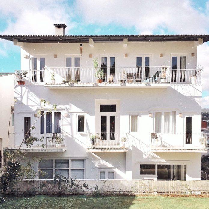 Căn nhà trắng tại Lữ Tấn Inn đây (ảnh: Instagram @ifounddalat)