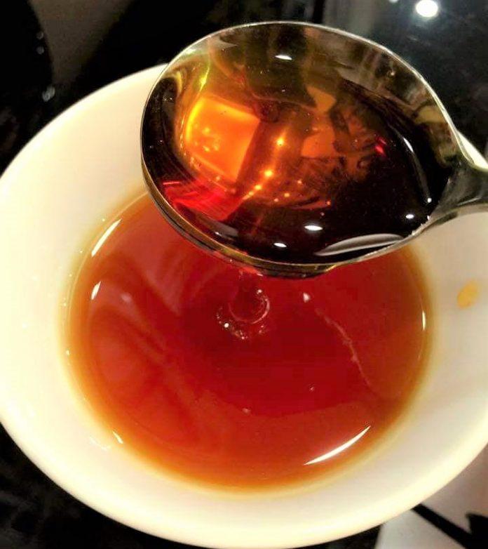 Bước 2: Pha hỗn hợp nước kho quẹt (Nguồn: Internet)