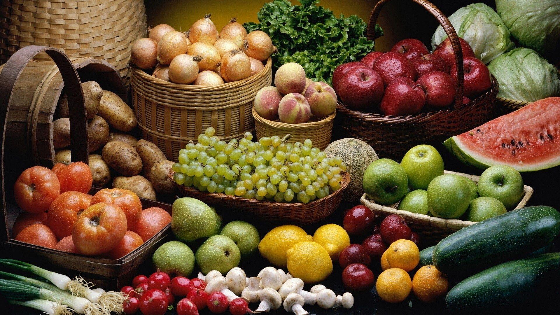 Trái cây và rau củ là thực phẩm không thể thiếu khi bạn nổi mụn (Nguồn: Internet).