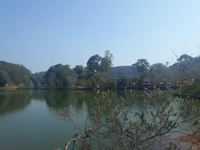 Thiên nhiên thơ mộng của hồ Đắk Ke (Nguồn: BlogAnChoi)
