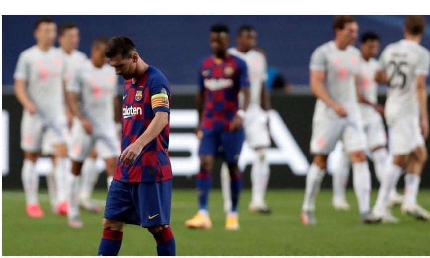 Đội trưởng Messi bất lực nhìn đội bóng dừng chân tại Champions League một lần nữa.