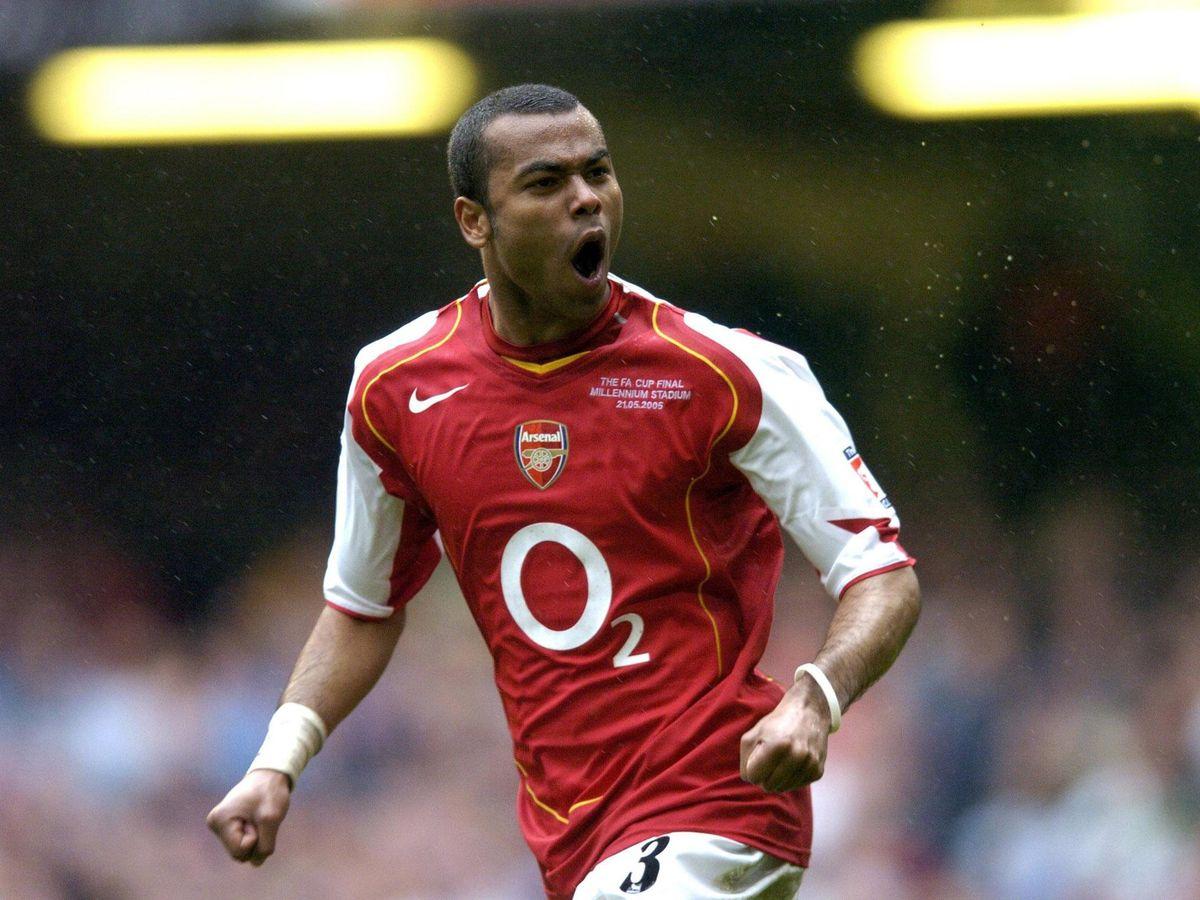 Ashley Cole là nhân tố chủ chốt trong đội hình bất bại của Pháo Thủ. Ảnh: Internet