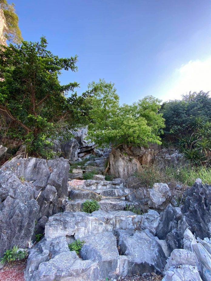 Bậc đá được thiết kế xếp rất tự nhiên và đẹp ( nguồn; FB Tuan Mai Resort )