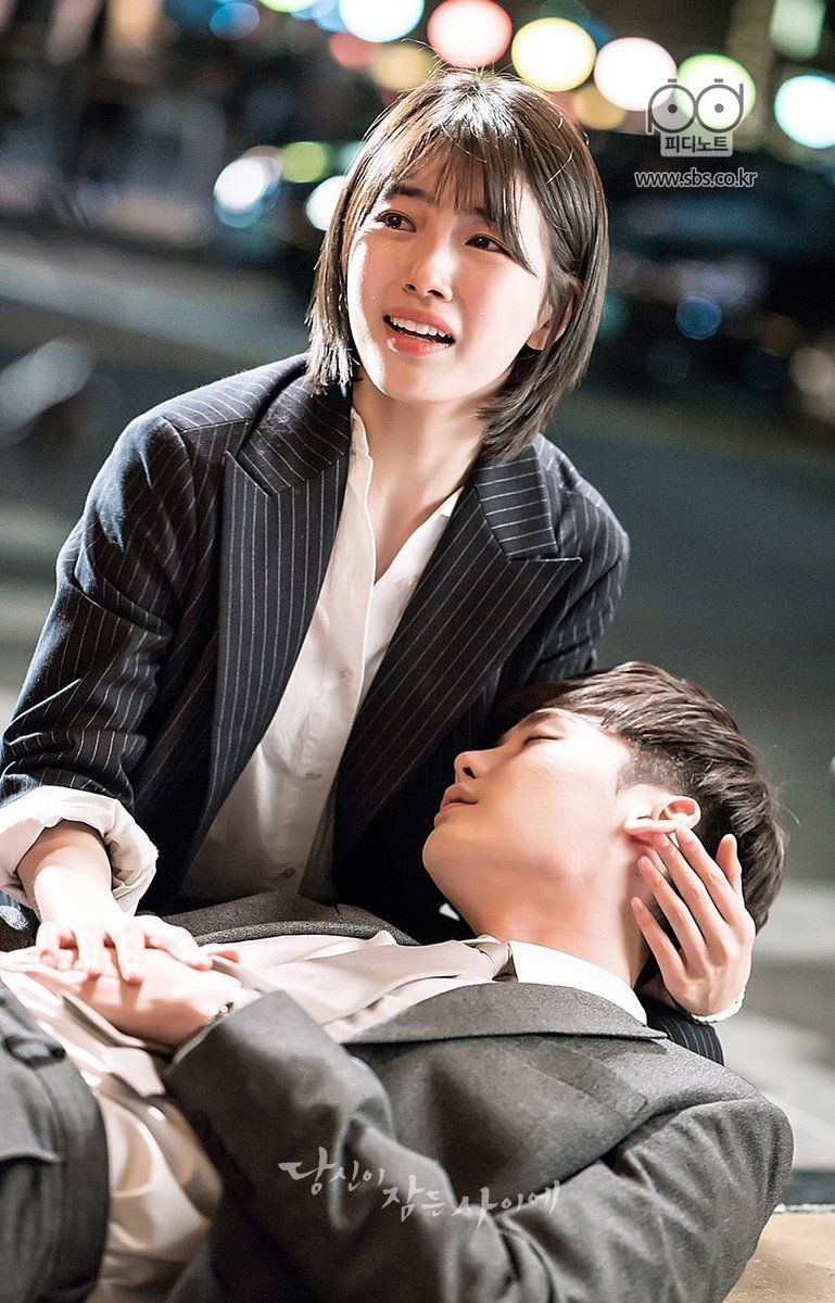 Nam Hong Joo và Jung Jae Chan liên tục giúp đỡ lẫn nhau và ngăn chặn những vụ án trong giấc mơ xảy ra (Ảnh: Internet)