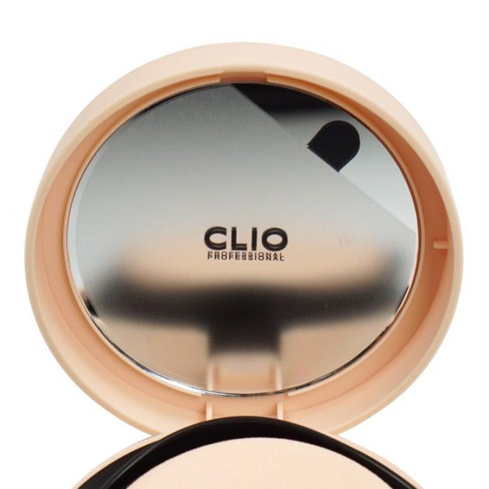 Gương được dán seal có logo Clio (Nguồn: Internet).
