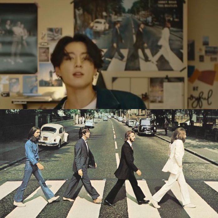 Poster Abbey Road của The Beatles đằng sau lưng Jungkook (Ảnh: Facebook)