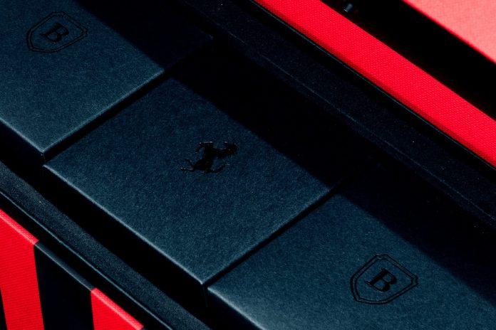 3 hộp bánh với logo của hãng bên trong. (Ảnh: Internet)