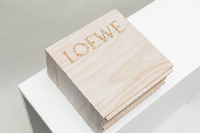 Hộp bánh trung thu tối giản của LOEWE. (Ảnh: Internet)